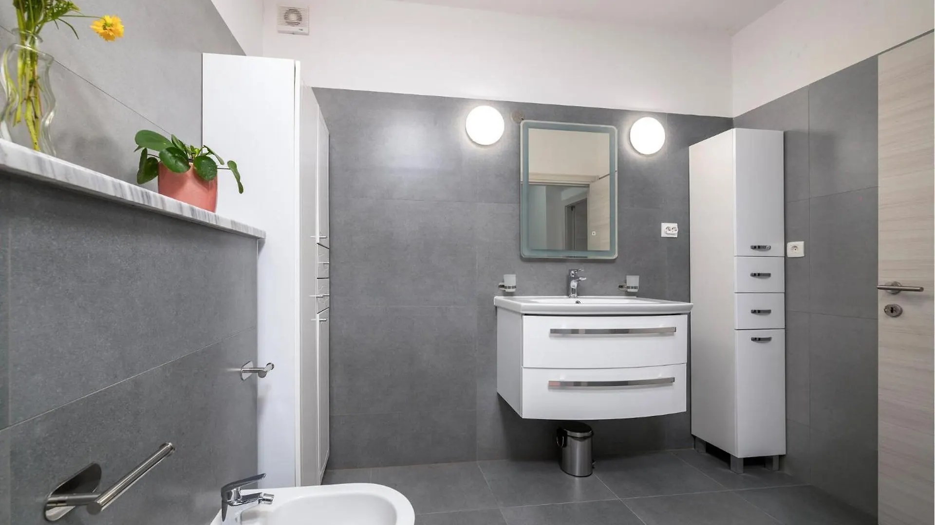Amazing Apartment In Valbandon With Kitchen
