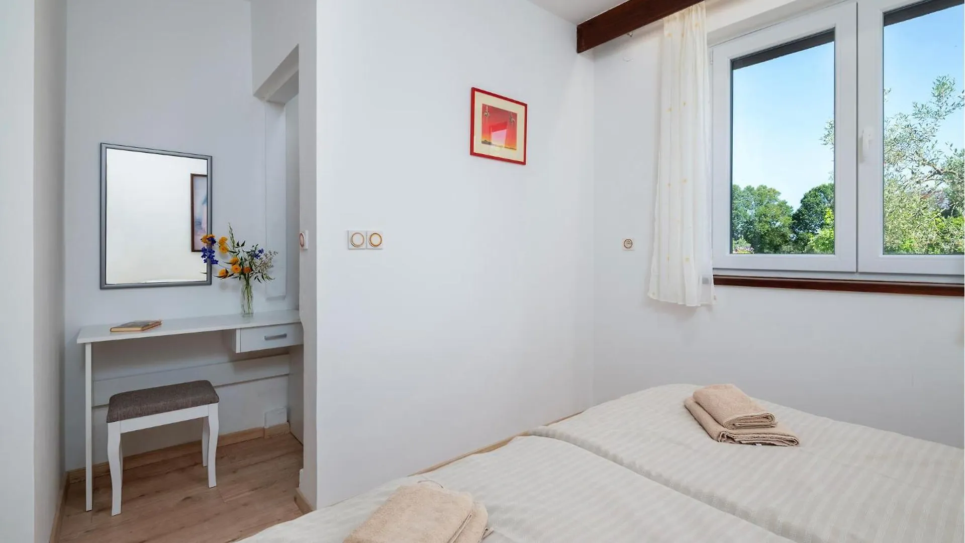 Amazing Apartment In Valbandon With Kitchen