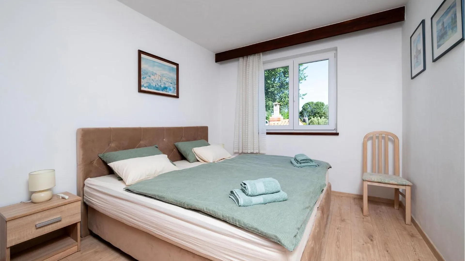 Amazing Apartment In Valbandon With Kitchen