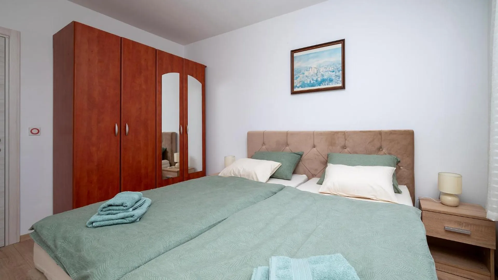 Amazing Apartment In Valbandon With Kitchen