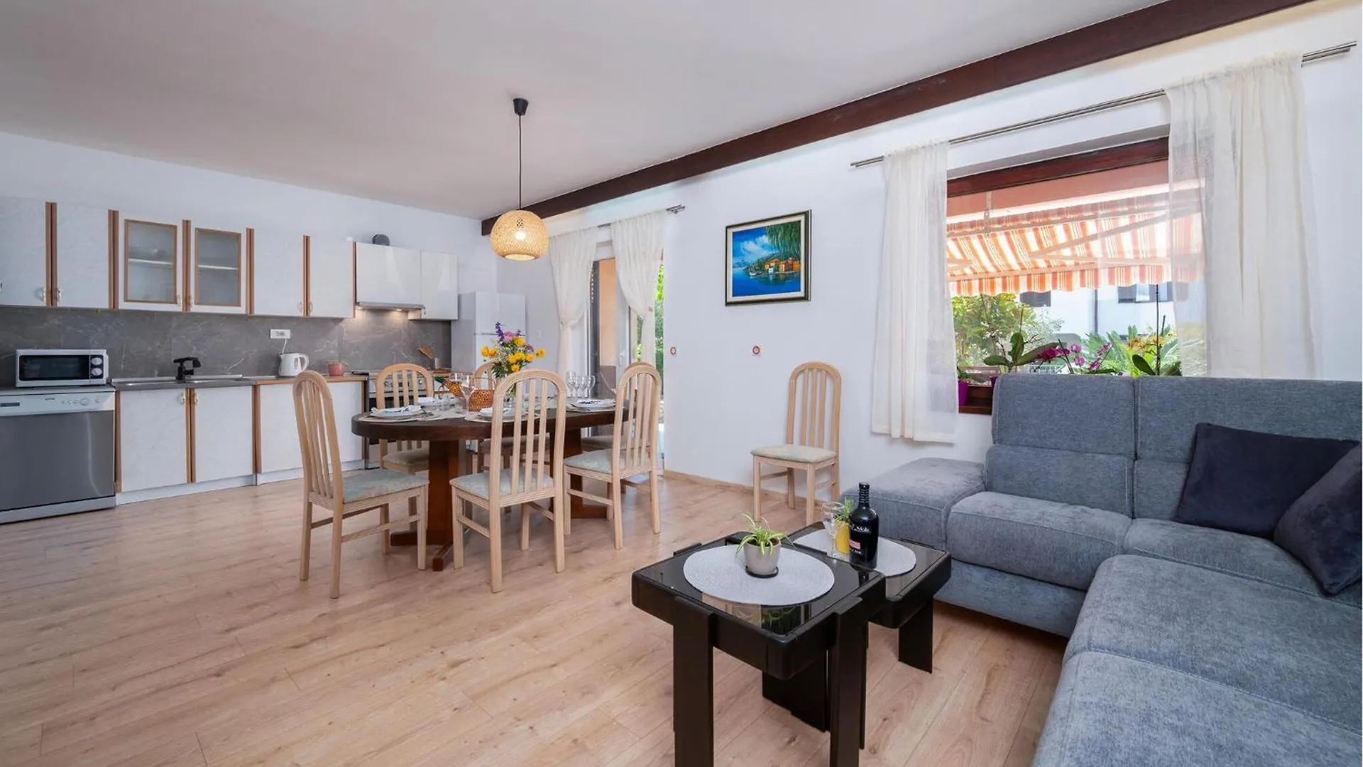 Amazing Apartment In Valbandon With Kitchen
