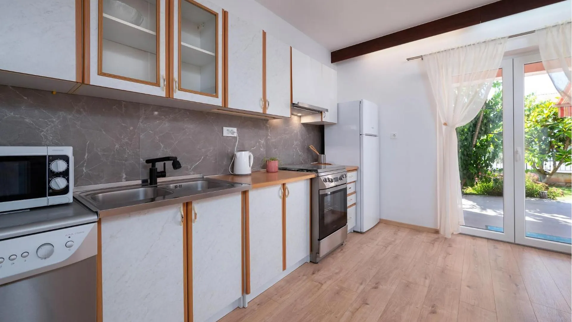 Amazing Apartment In Valbandon With Kitchen